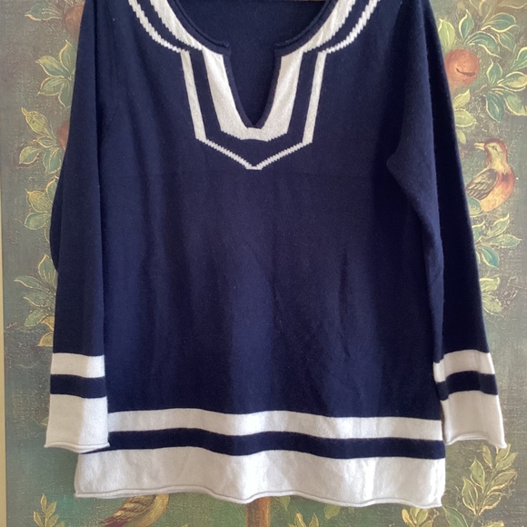 French Curve 100% Cashmere Navy Blue/White V-Neck Tunic Sweater Top Luxury NWOT - Picture 3 of 12